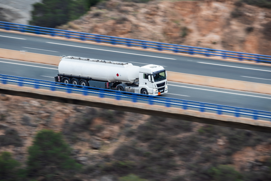Se requiere conductor de cisterna para transporte de hidrocarburos