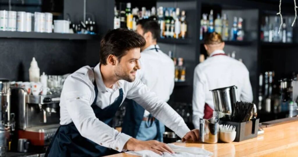 Se busca personal de limpieza para cafeterías