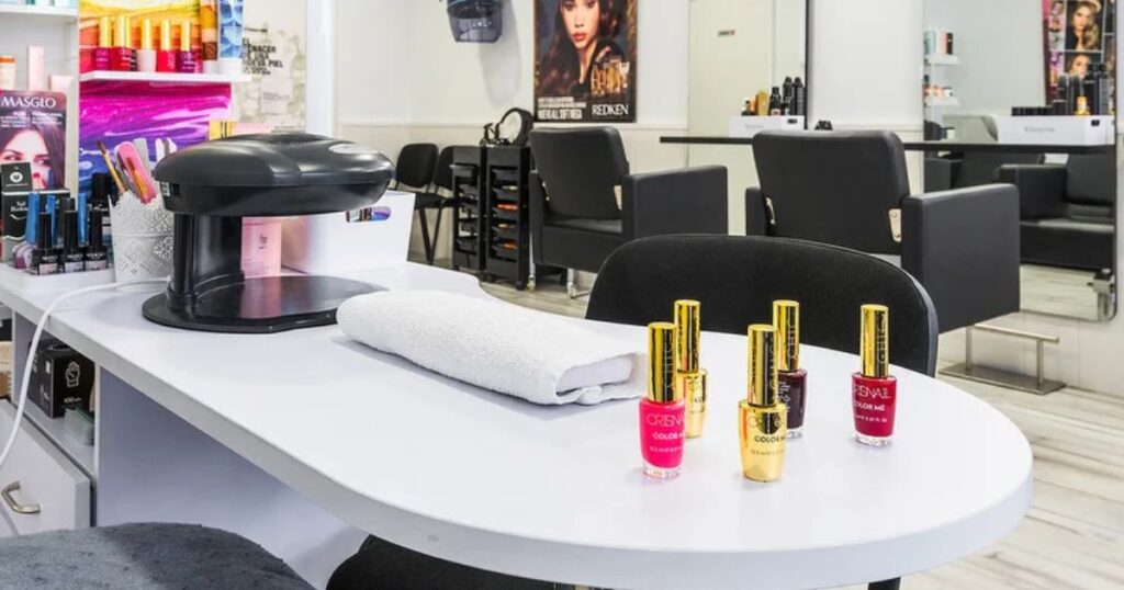 Se busca personal de limpieza para salones de belleza