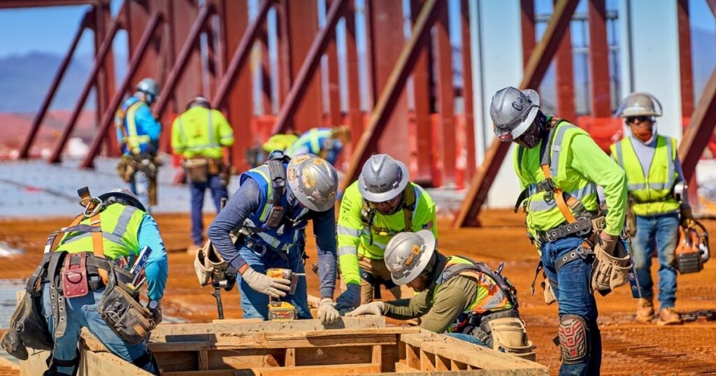 Heavy Construction Worker Wanted in Phoenix, Arizona, USA